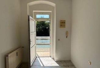 Eingang von aussen begehbar