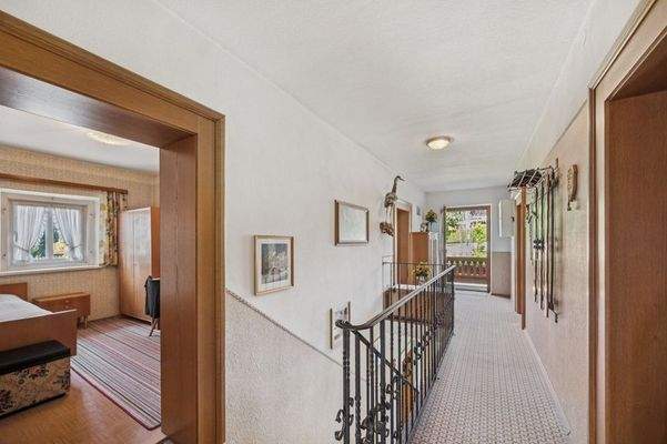 WE 1 Flur mit Balkonzugang im OG