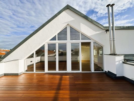 große Dachterrasse mit Blick zum Wohnen.JPG