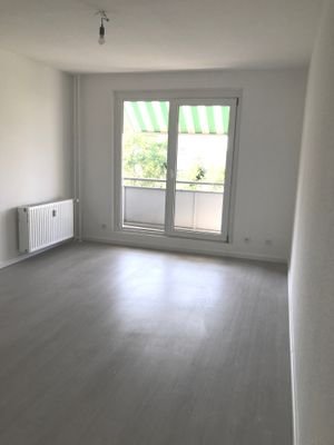 Wohnzimmer mit Balkon