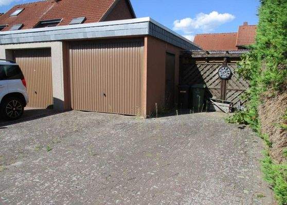 Garage und Stellplatz.jpg