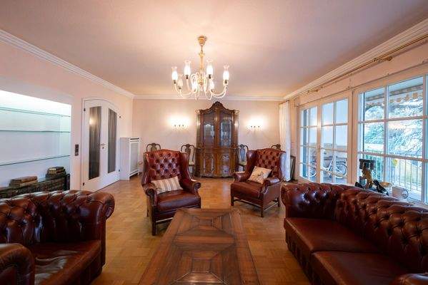 221 Wohnzimmer, rechts Balkon.jpg