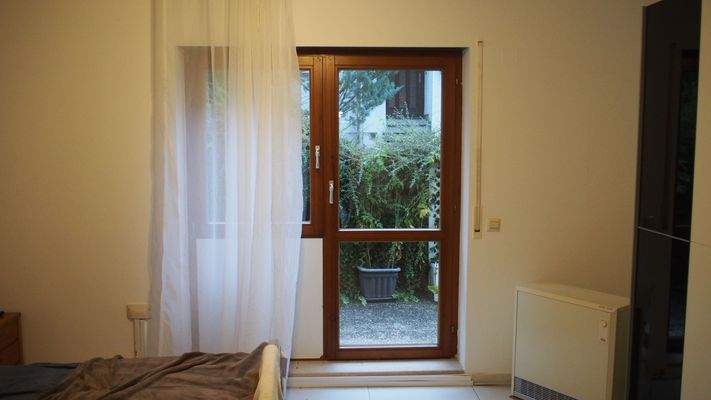 Schlafzimmer - Ausgang Terrasse Ost.JPG