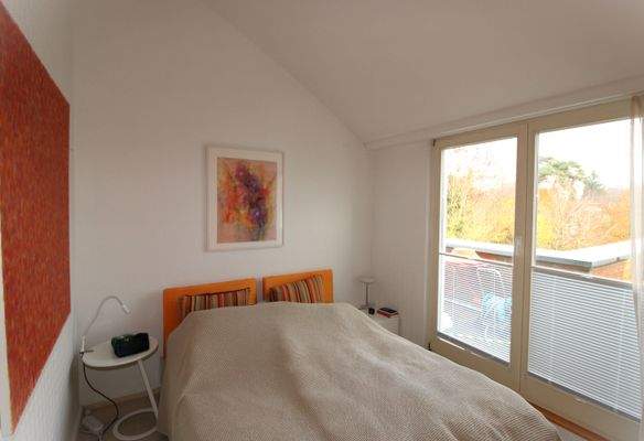 Schlafzimmer mit Balkon.JPG