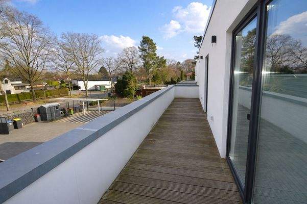 Balkon Straßenseite