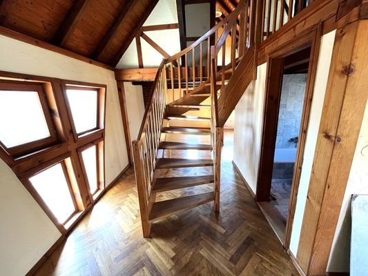 Treppe zum Dachgeschoss
