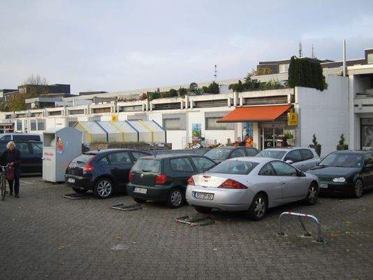 Ansicht Eingang vom Parkplatz