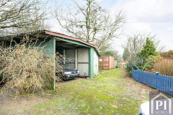 Zusätzliches Grundstück mit Nebengebäude