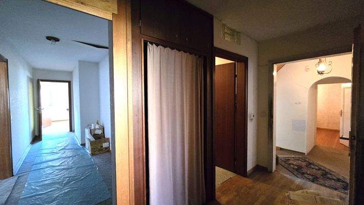 1. OG Flur, Blick zum Treppenhaus