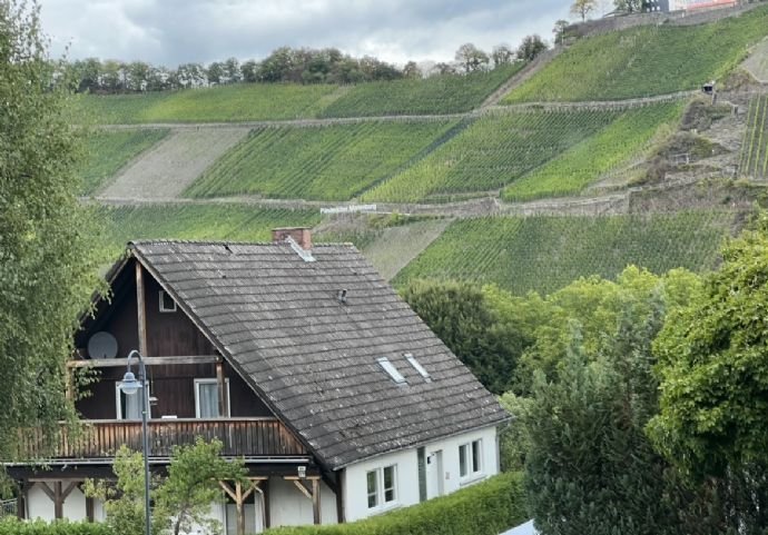 Zweifamilienhaus mit viel Potenzial in Top Lage an der Mittelmosel