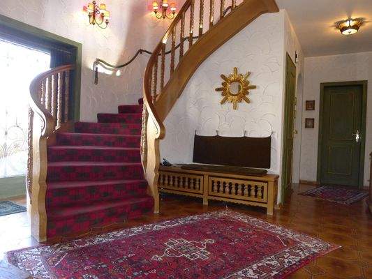 Eingangsbereich mit Treppe ins DG