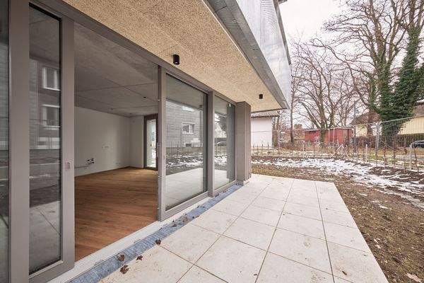 Terrasse mit Blick nach Osten - HERDERGÄRTEN 3.0.3