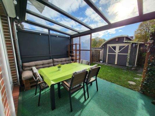 Terrasse mit Blick in Garten
