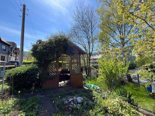 Überdacht entspannen und dem Rauschen der Schwarza