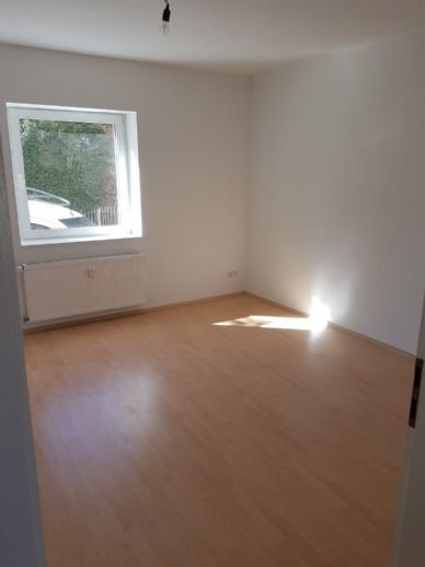 3-Raum-Wohnung im EG mit Balkon in Thräna