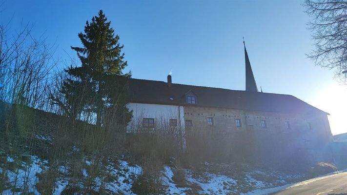 Außenansicht, von der Straße aus