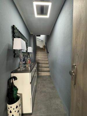 Eingangsbereich mit neuer Haustüre