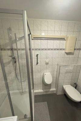 Dusche im Badezimmer