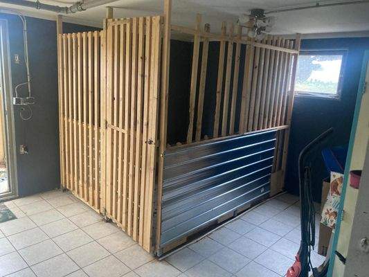 22. Hundezwinger im Waschmaschinenraum