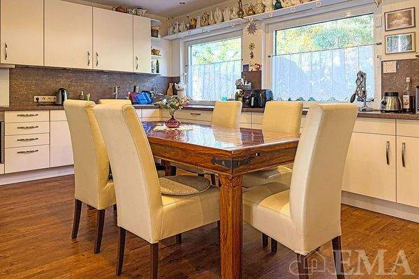 Küche mit Essbereich