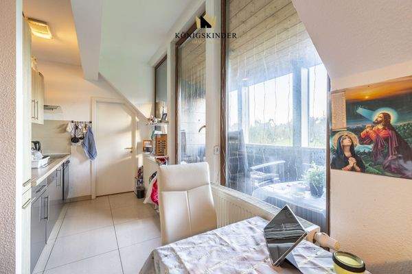 Küchenbereich mit anliegenden Balkon