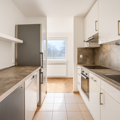 Funktionale Einbauküche. Offen zum Essbereich.