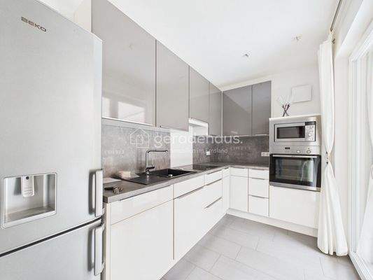 CAM03818G0-PR0067-STILL014