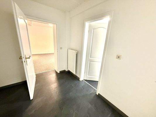 Ihr Flur gen Badezimmer & Schlafzimmer