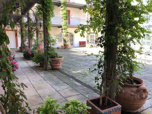 Innenhof mit Terrasse