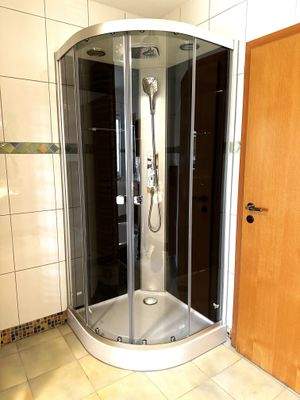 Badezimmer-2 1 OG.jpg