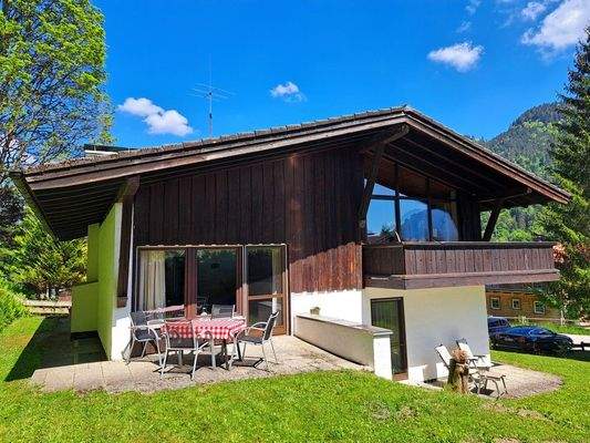 Hausansicht im Sommer