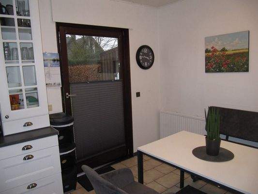 Küche mit Gartenausgang