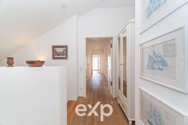 Hochwertige Böden und Einbauten