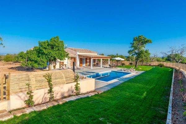 Finca mit Pool und Garten