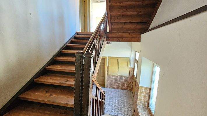 Stiegenaufgang von EG zu OG - Haus - Steinfeld - kaufen