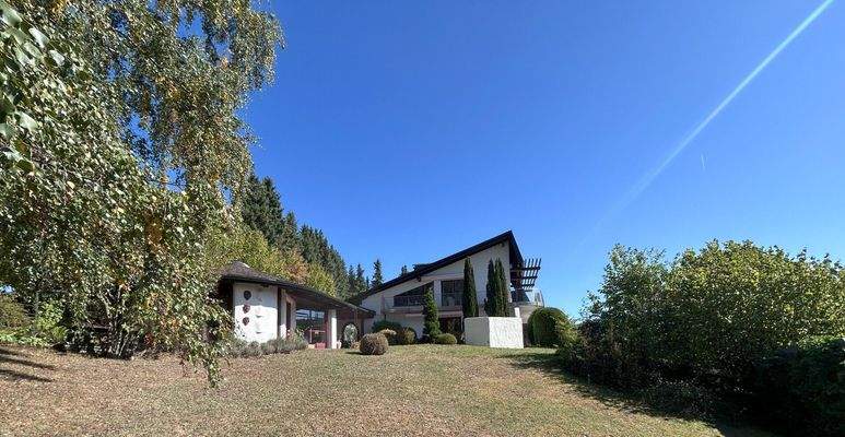 Blick auf Atelier und Südseite