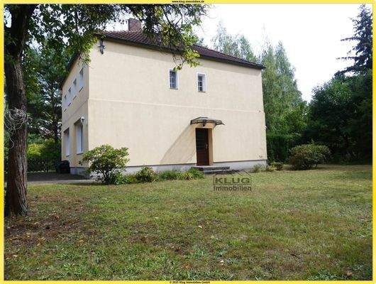 Bild Hausansicht mit Garten un