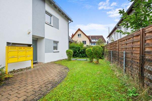 Eingangsbereich mit Vorgarten