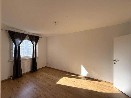 Schlafzimmer mit begehbarer Garderobe