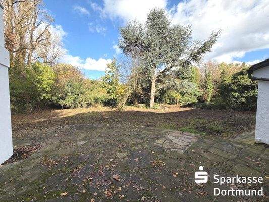Ausblick von Terrasse (Natursteinplatten)