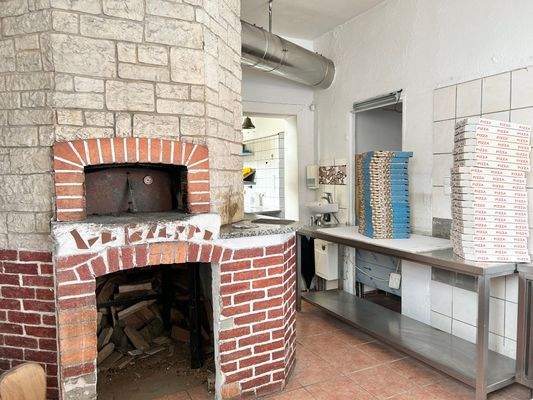 holzgefeuerter Pizzaofen