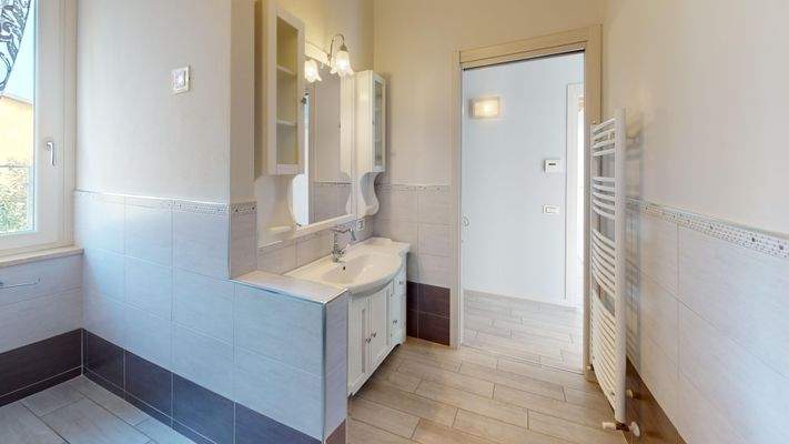 DP-66-28-Villa-a-schiera-di-testa-a-Salo-Bathroom 