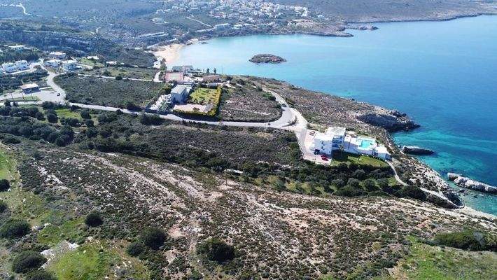Kreta, Chorafakia Chania: Grosses Grundstück direkt am Meer mit unvergleichlichem Meerblick zu verkaufen