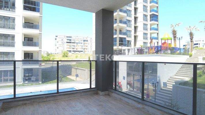 Ready-to-Move-In Apartments in a Complex with a Pool in Nilüfer