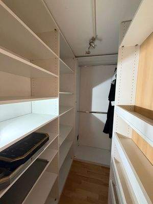 Begehbarer Kleiderschrank