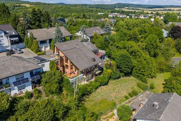 Drohne_Rückseite_Seitenansicht