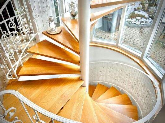 Wendeltreppe vom Keller bis zum Dachgeschoss