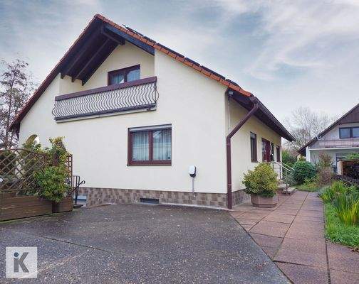 Hausseite mit Balkon