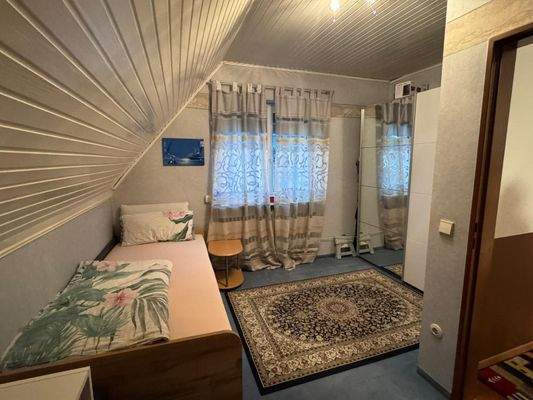 8 Zimmer OG (2).jpeg