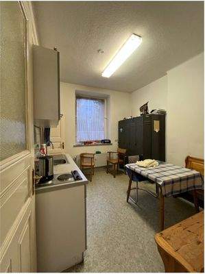 Büroräume mit großen Fenstern